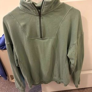 American Eagle pullover